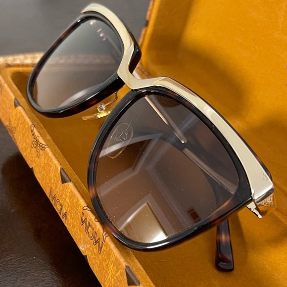 MCM women’s sunglasses - Picture 2 of 9